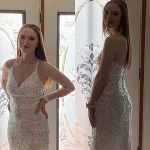 Only worn once for prom